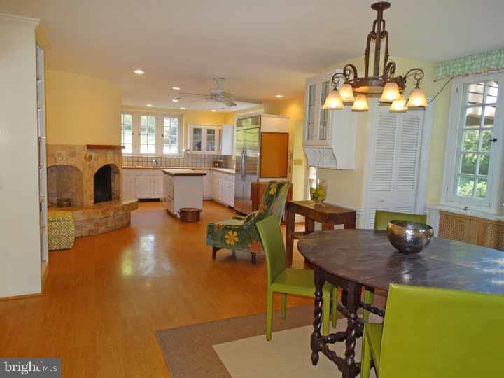 CHESTNUT HILL - Residential