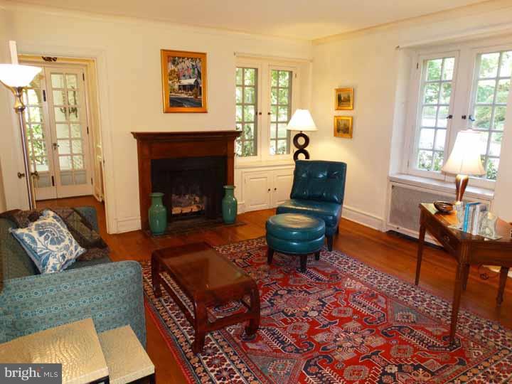 CHESTNUT HILL - Residential