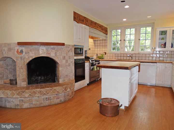 CHESTNUT HILL - Residential