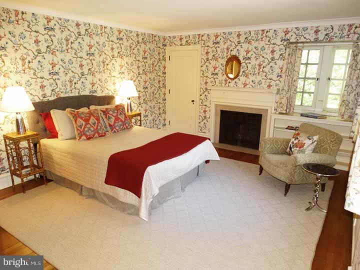 CHESTNUT HILL - Residential