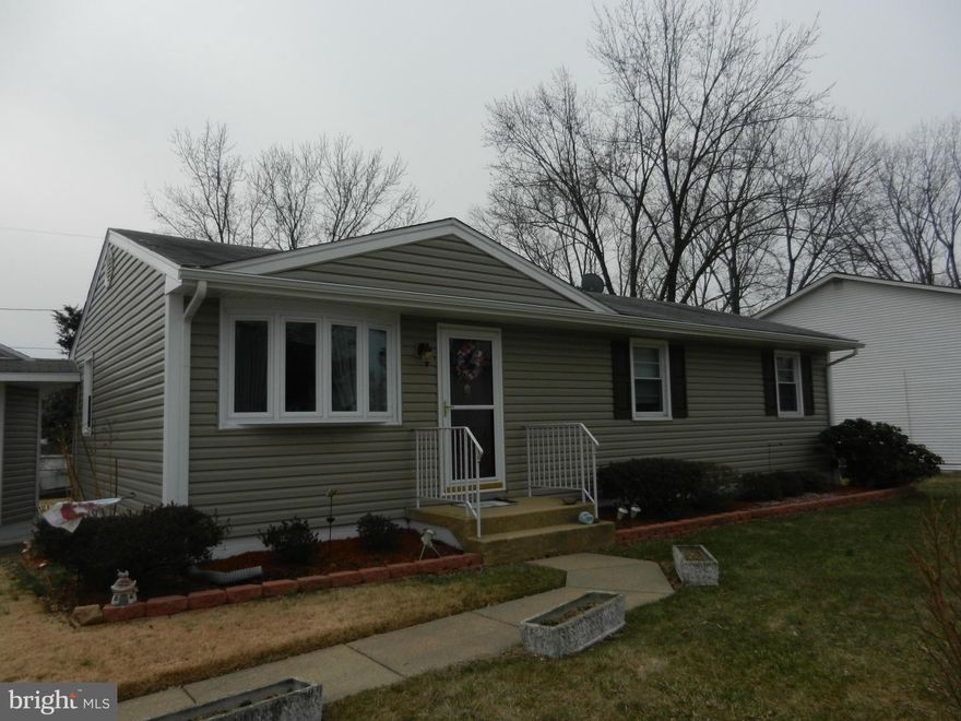 NOTHING WRONG W/HOUSE 2 BUYERS COULDN'T GET FINANCING-HOUSE HAD BEEN APPRAISED!!!FABULOUS HOME- NEWER SIDING&WONDERFUL BAY WINDOW IN LR.OPEN DR RIGHT OFF KITC.SEP. DET. GARAGE W/LOTS OF WORKSPACE!! BSMT. IS READY  TO FINISH& AWAITING NEW OWNERS TO CREATE THEIR OWN SPACE-LAUNDRY RM UPSTAIRS OR COULD BE IN BSMT.GREAT HOME FOR YOU TO SEE- CHECK THIS ONE OUT-NO HOA& CLOSE TO ROUTE 210 FOR COMMUTERS!