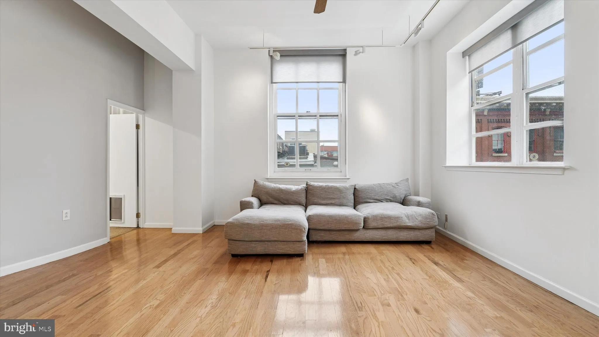 Philadelphia, Pennsylvania 19106, United States, 2 Bedrooms Bedrooms, ,2 BathroomsBathrooms,Residential,Active,92224