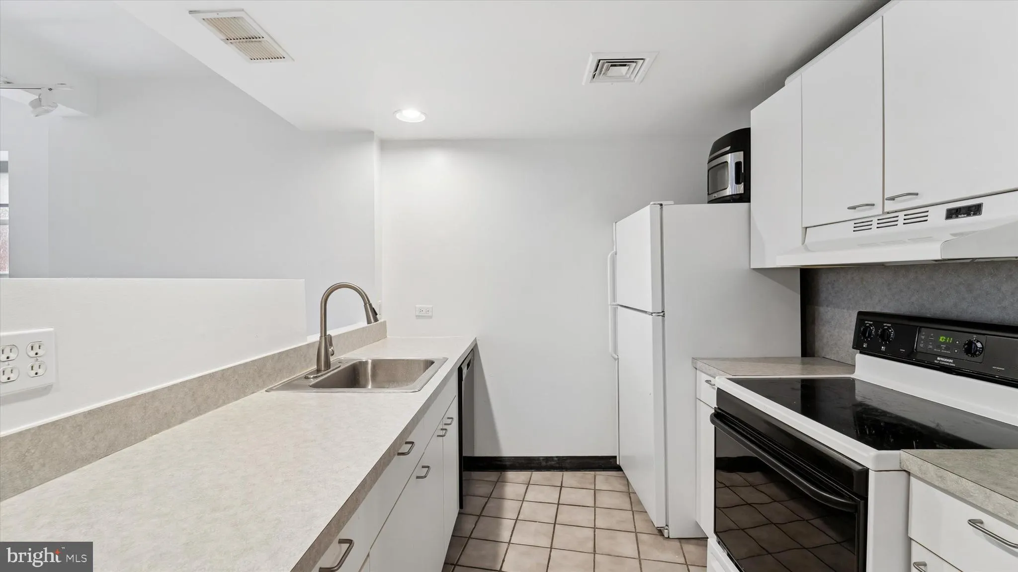 Philadelphia, Pennsylvania 19106, United States, 2 Bedrooms Bedrooms, ,2 BathroomsBathrooms,Residential,Active,92224