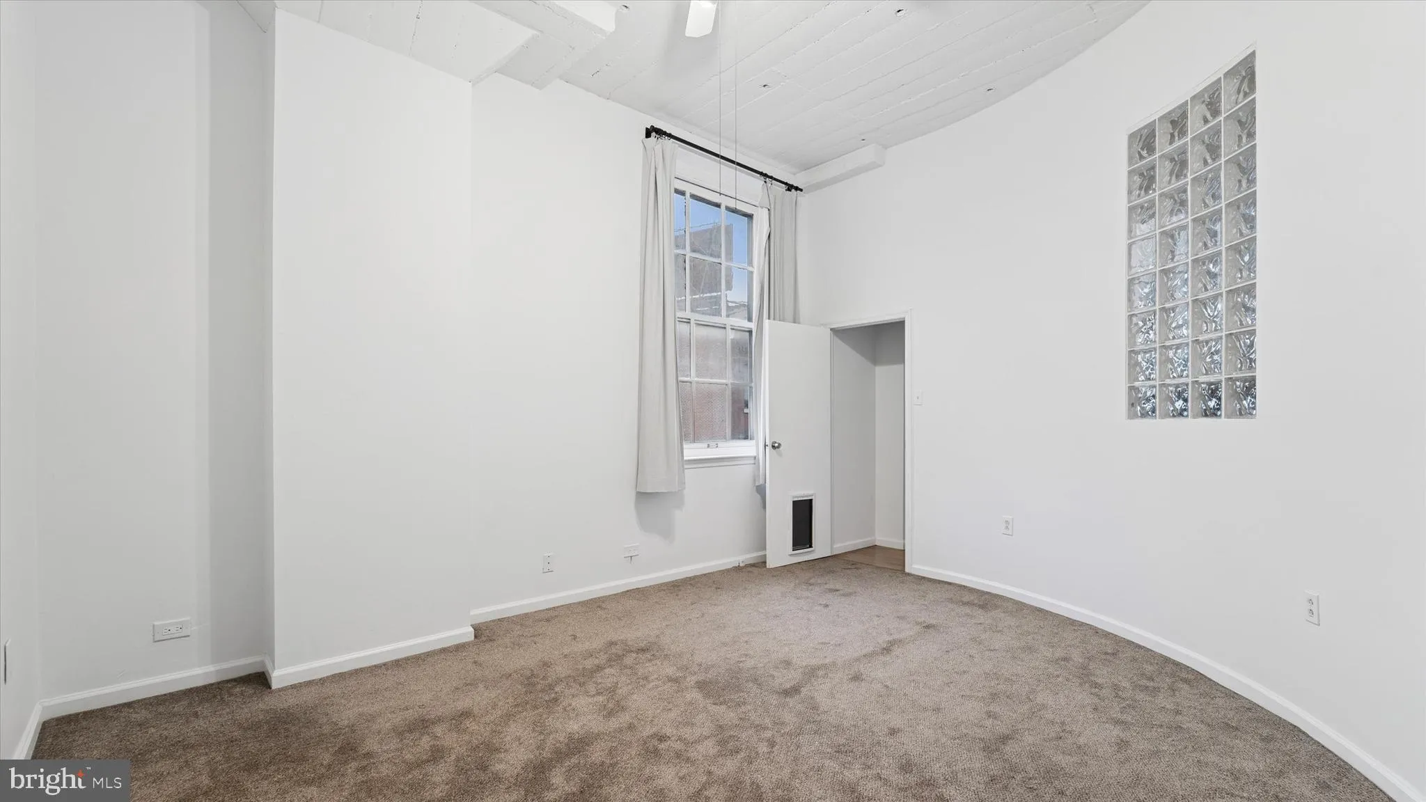 Philadelphia, Pennsylvania 19106, United States, 2 Bedrooms Bedrooms, ,2 BathroomsBathrooms,Residential,Active,92224