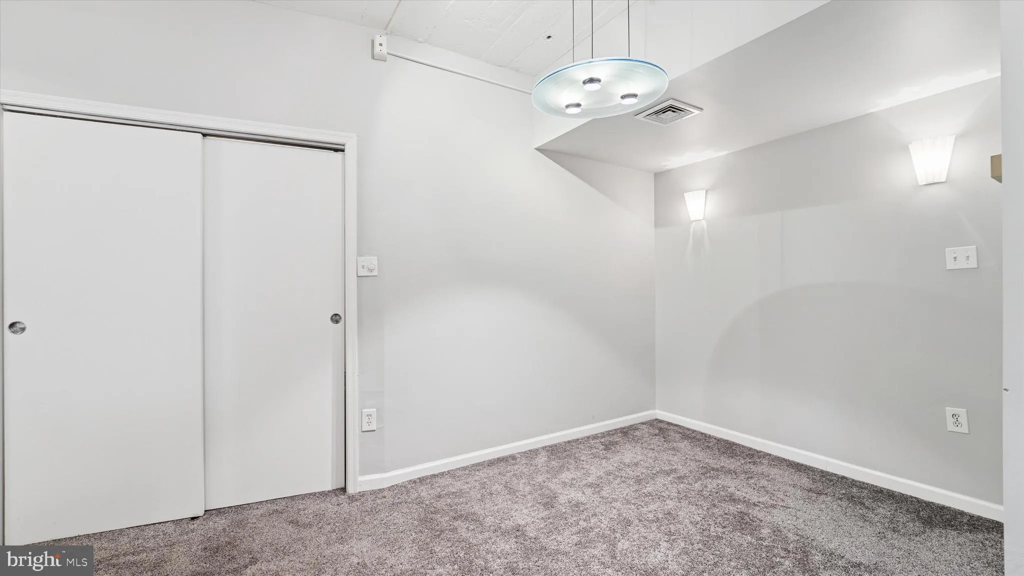 Philadelphia, Pennsylvania 19106, United States, 2 Bedrooms Bedrooms, ,2 BathroomsBathrooms,Residential,Active,92224