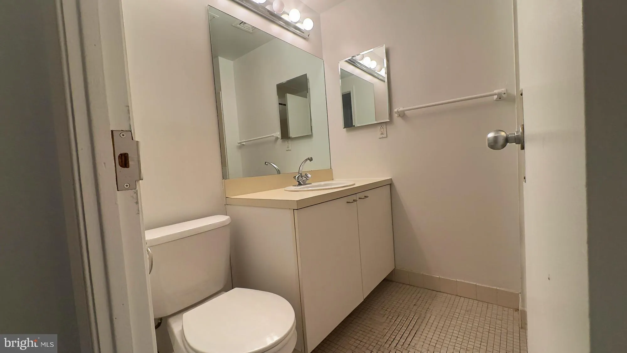Philadelphia, Pennsylvania 19106, United States, 2 Bedrooms Bedrooms, ,2 BathroomsBathrooms,Residential,Active,92224