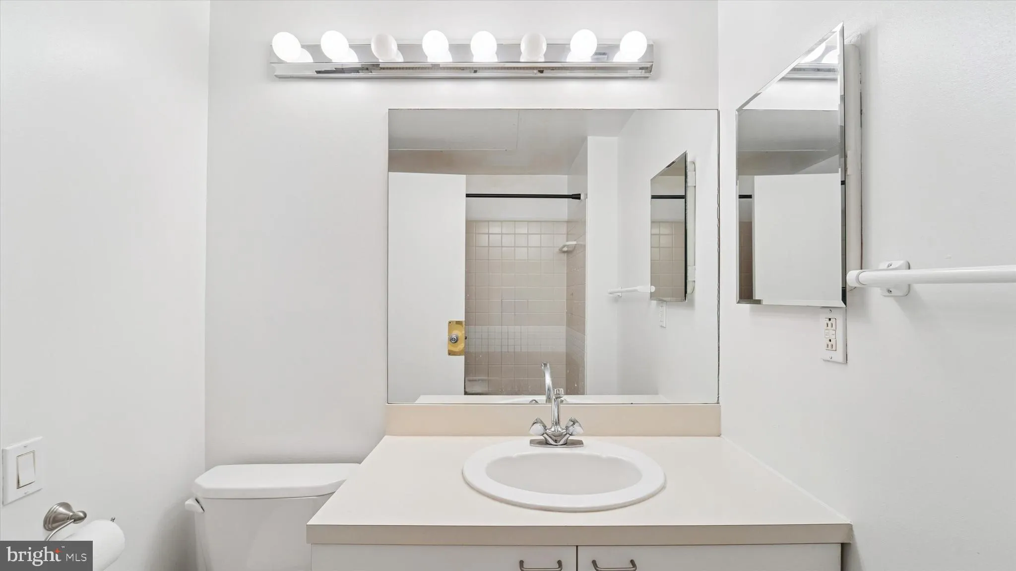 Philadelphia, Pennsylvania 19106, United States, 2 Bedrooms Bedrooms, ,2 BathroomsBathrooms,Residential,Active,92224