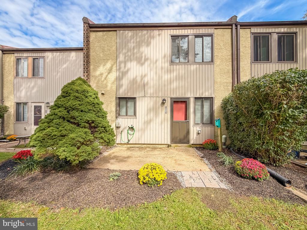 4939 OXFORD COURT