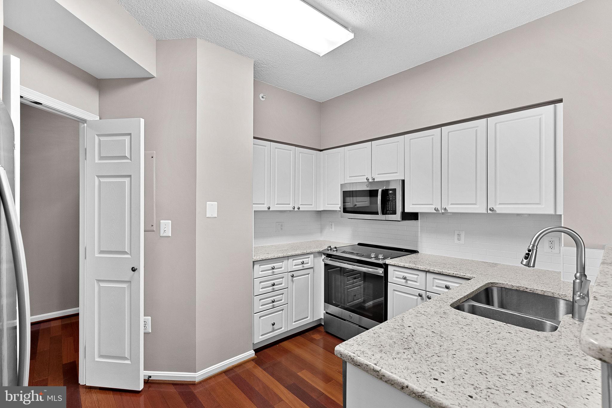 LANSDOWNE WOODS - Residential Lease