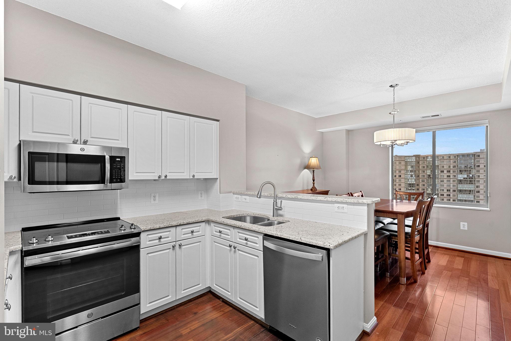 LANSDOWNE WOODS - Residential Lease