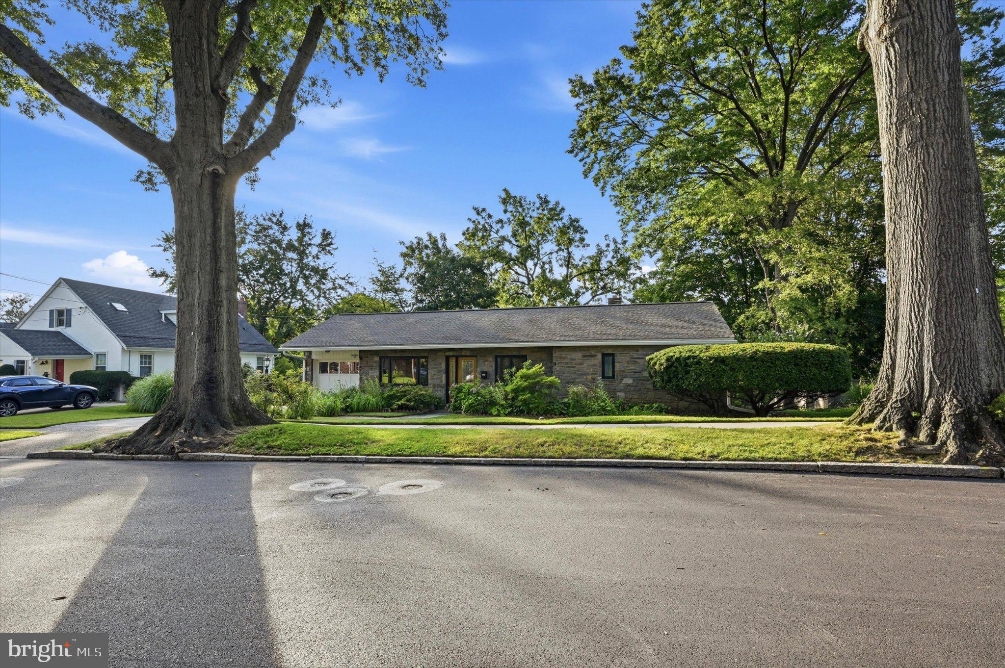 840 DELMONT DRIVE