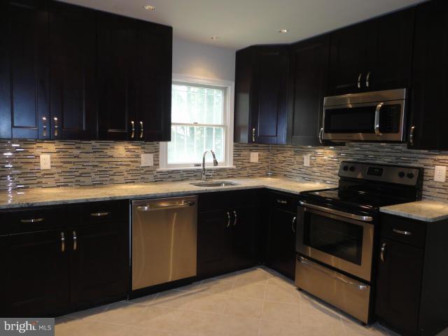 FORESTVILLE CENTER - Residential