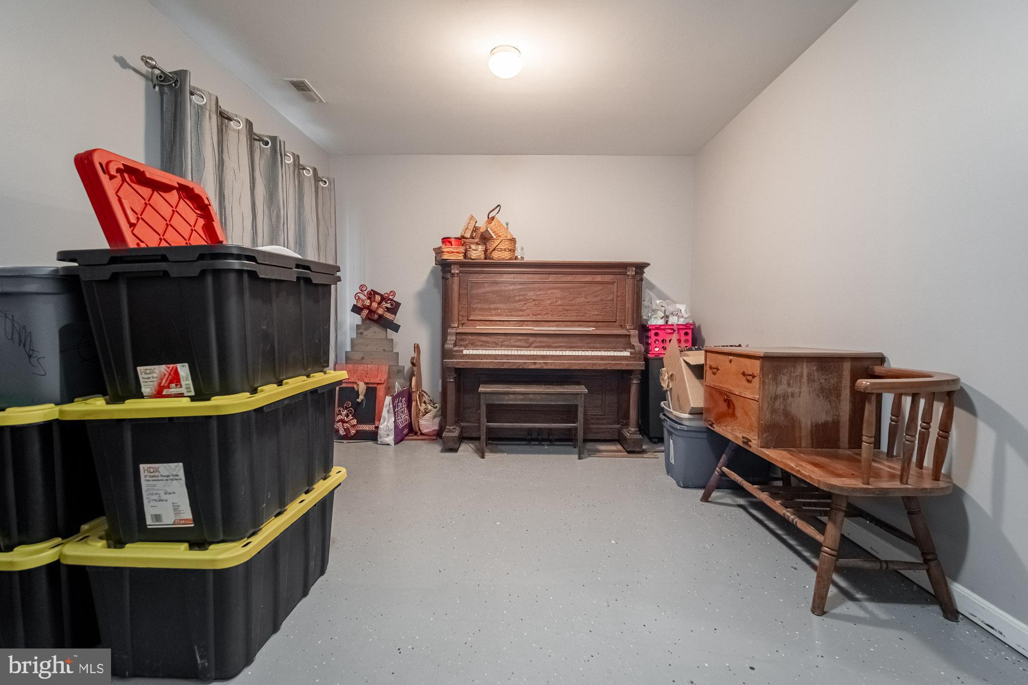 COLONIAL CROSSINGS - Residential