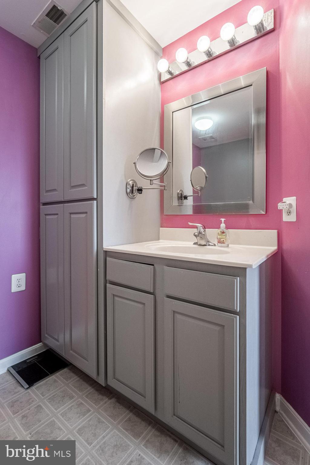 COLONIAL CROSSINGS - Residential