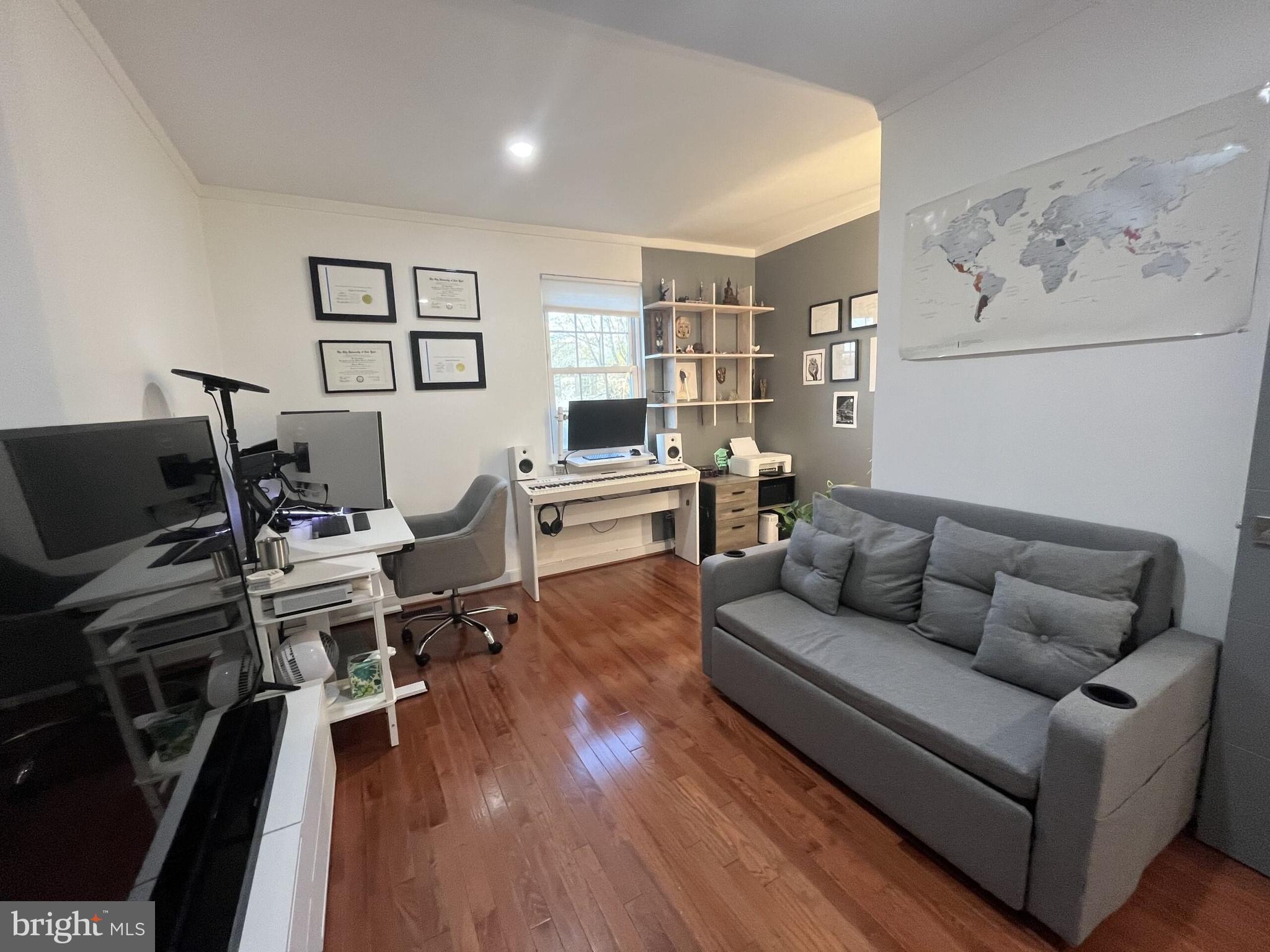 PINEWOOD STATION - Residential Lease