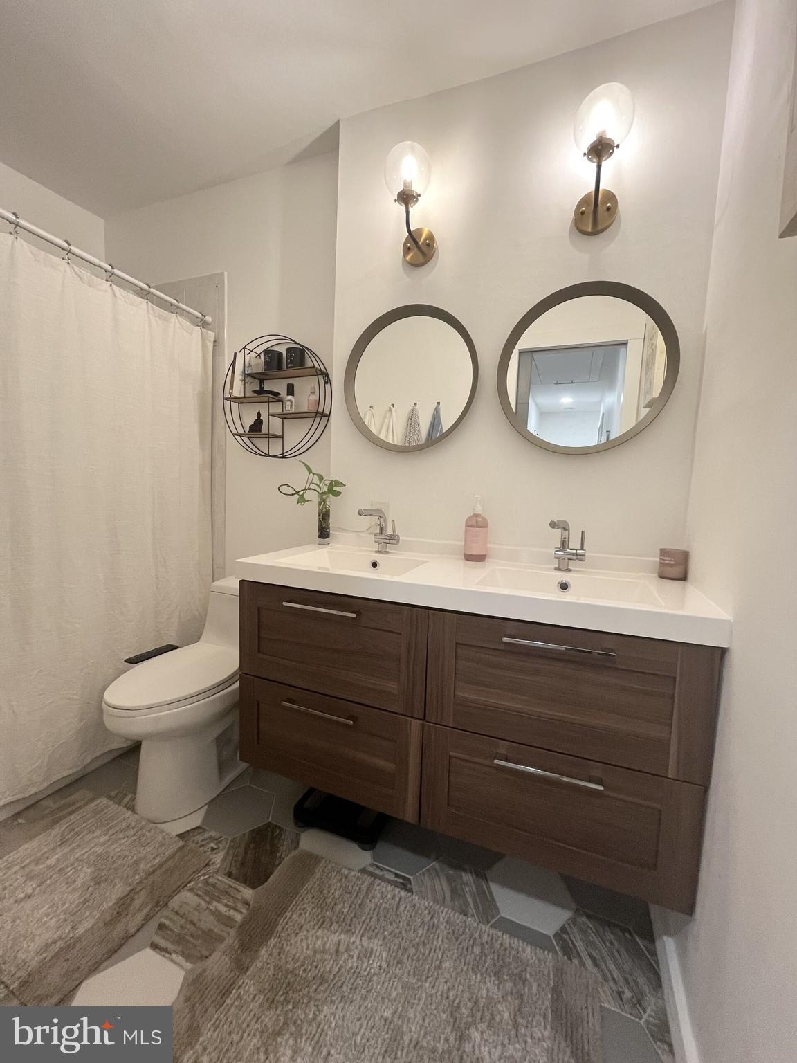 PINEWOOD STATION - Residential Lease