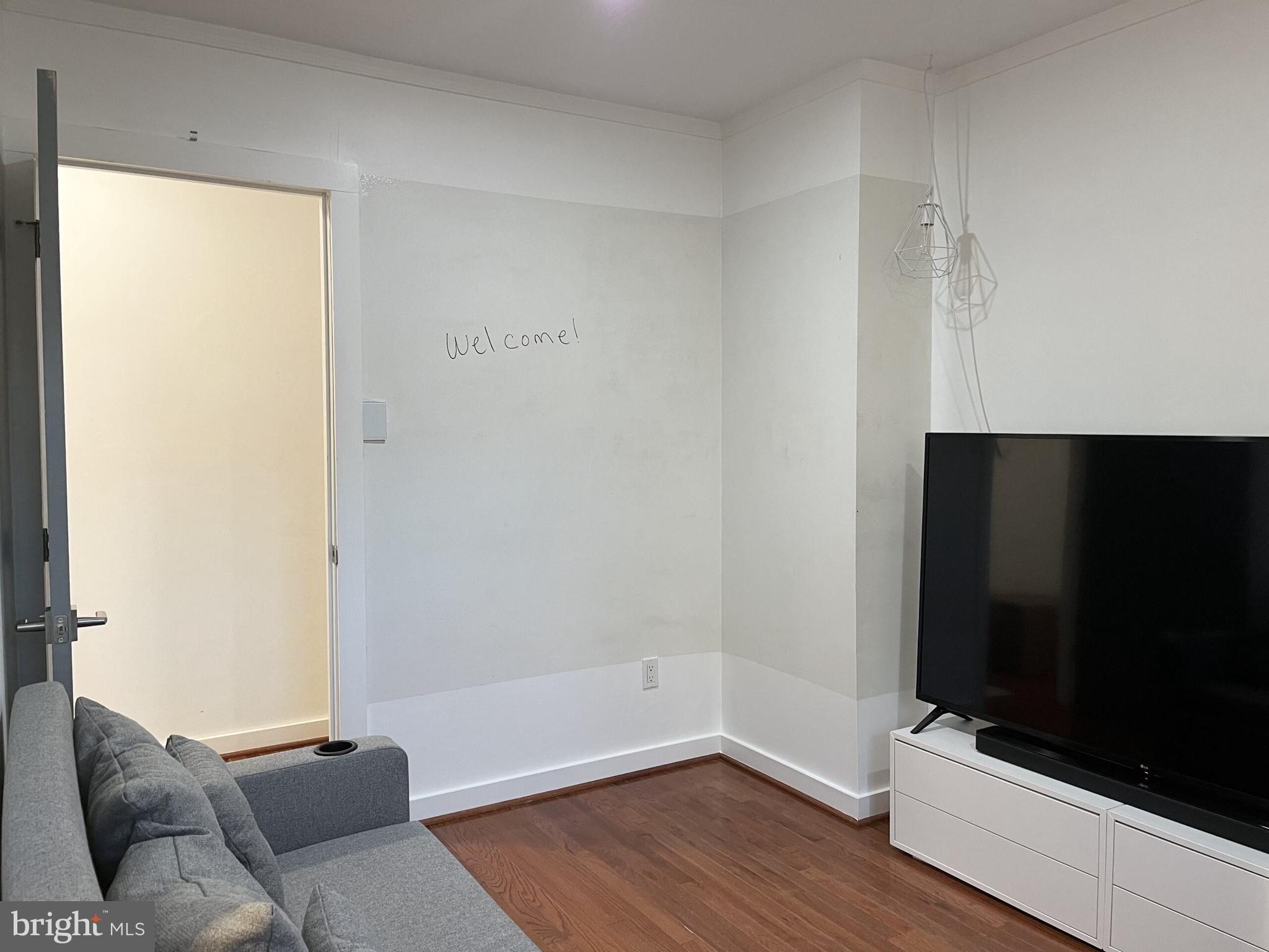 PINEWOOD STATION - Residential Lease