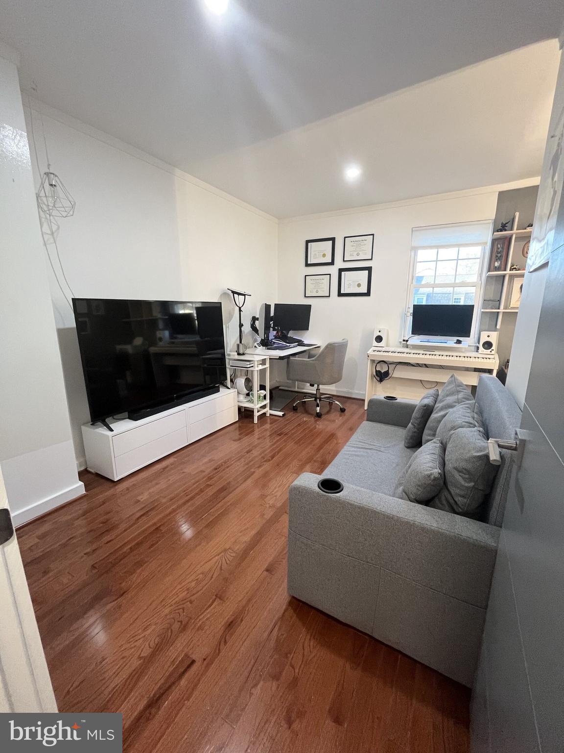 PINEWOOD STATION - Residential Lease