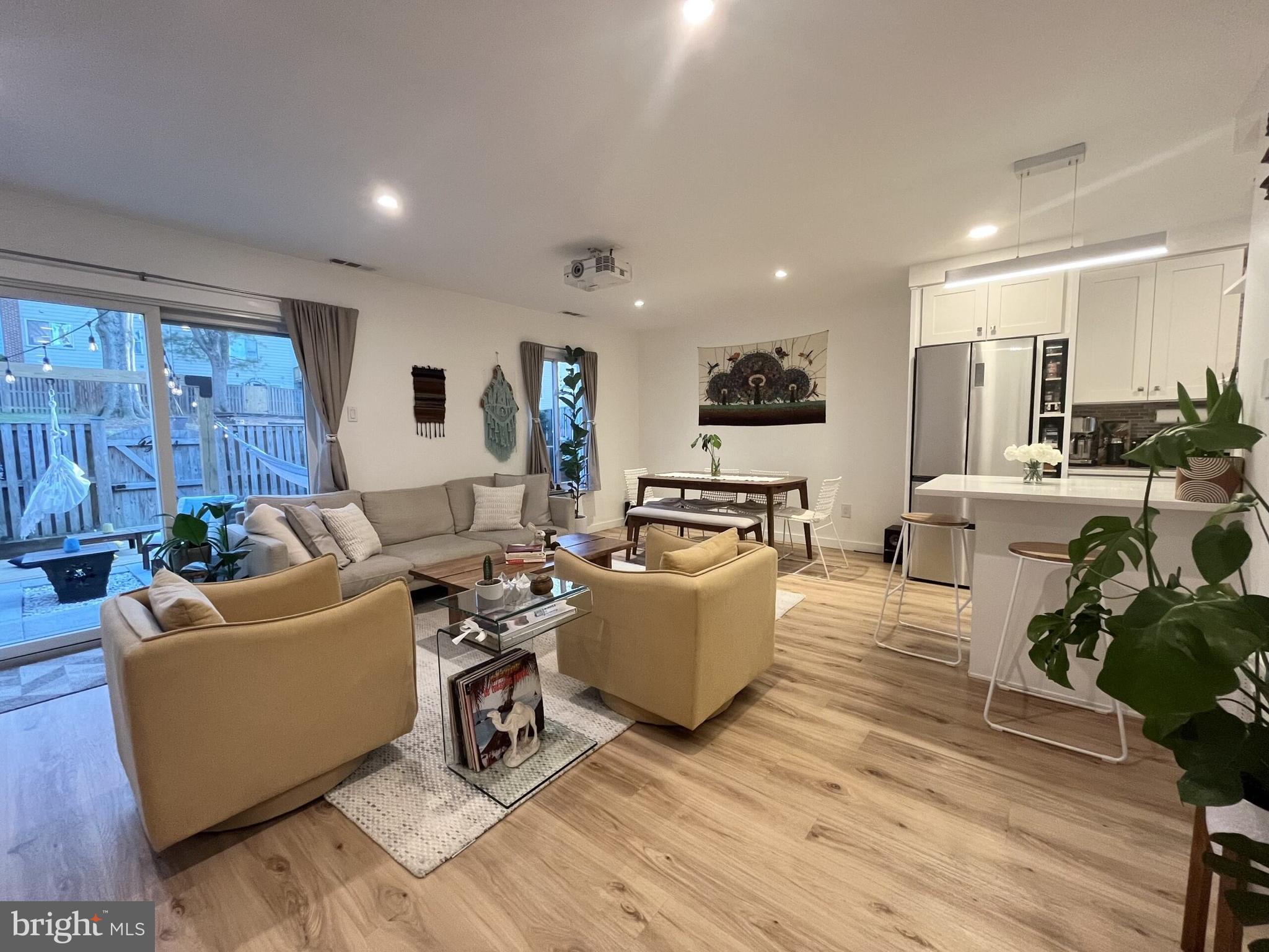 PINEWOOD STATION - Residential Lease