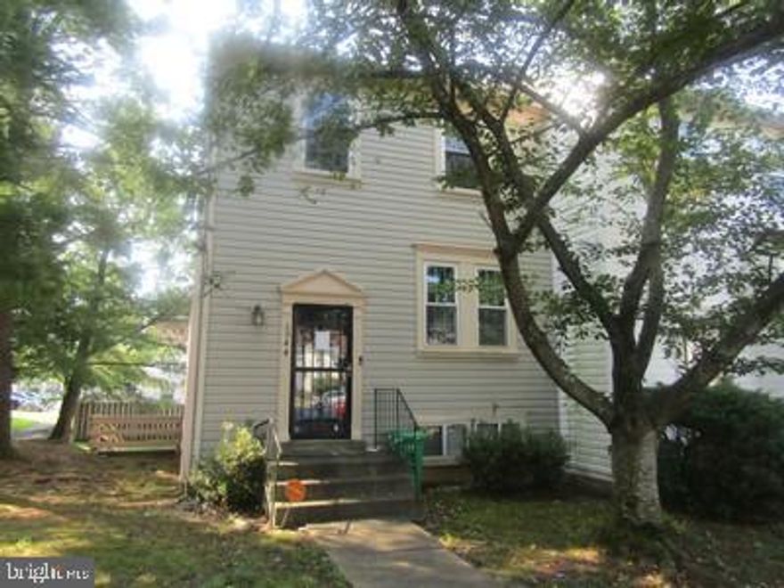 *****Price Improvement****Well-maintained 3 level end-unit townhome that features wall to wall carpet, CAC,  assigned parking, living room, dining area, kitchen and powder room on 1st level; 2 bedrooms, 2 full baths on 2nd level; and finished basement, 1/2 bath on walkout basement level.  The property has a level rear yard for those summer cook-outs.  There is easy access to the Metro and interstate 495 for commuting to DC, VA, and Baltimore. and close proximity to shopping and entertainment.