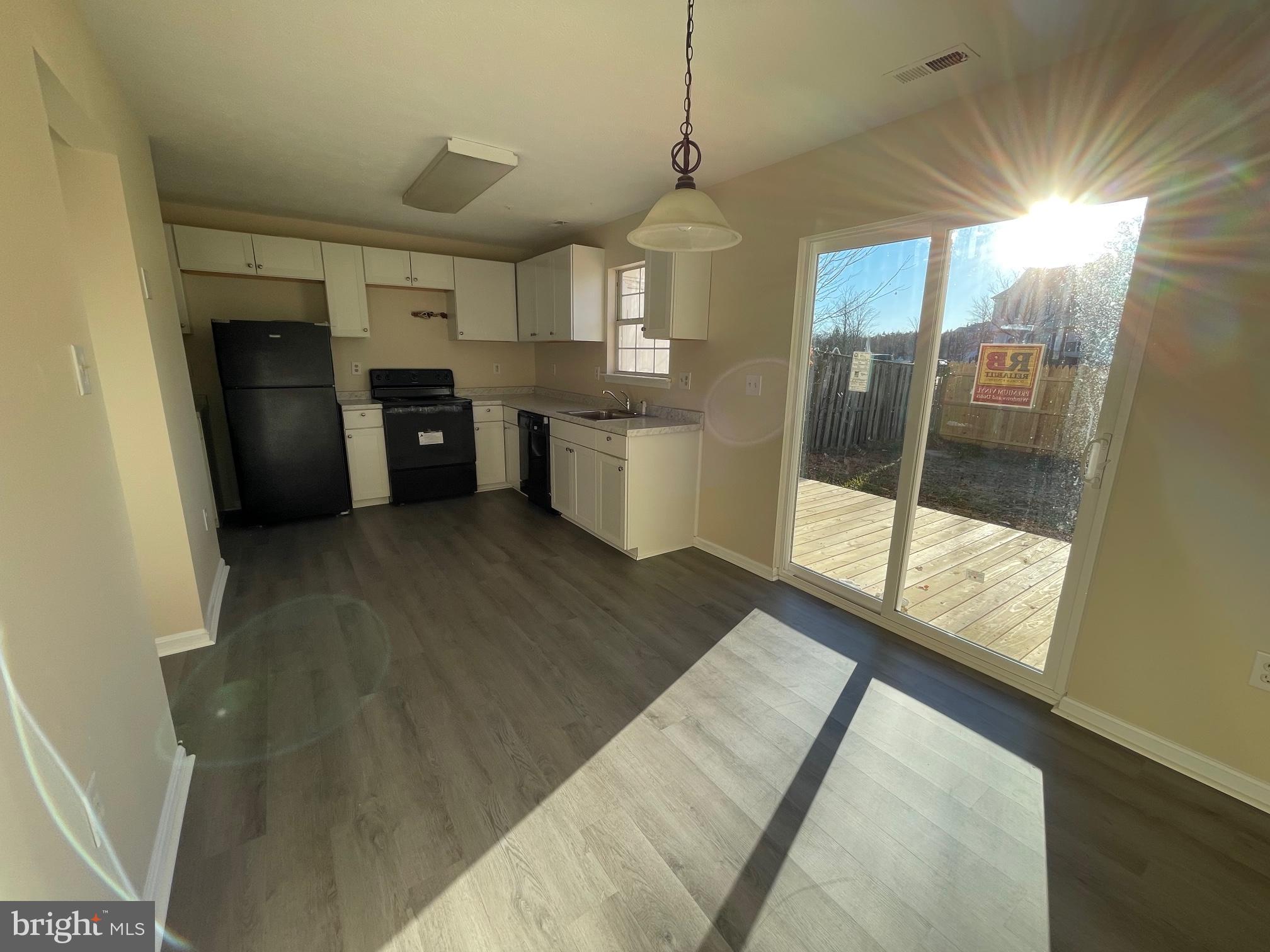 LAUREL GLEN - Residential Lease