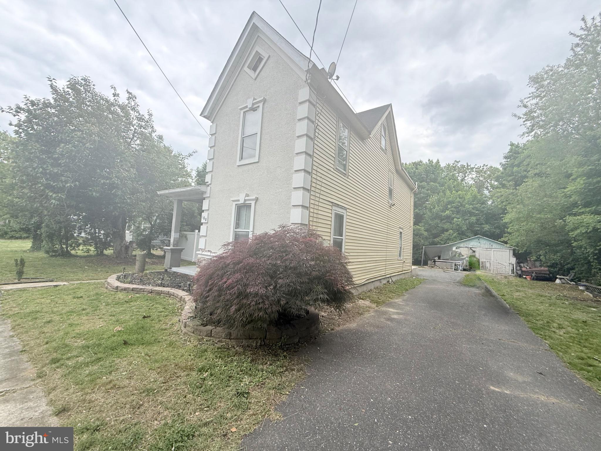 160 W LINCOLN STREET