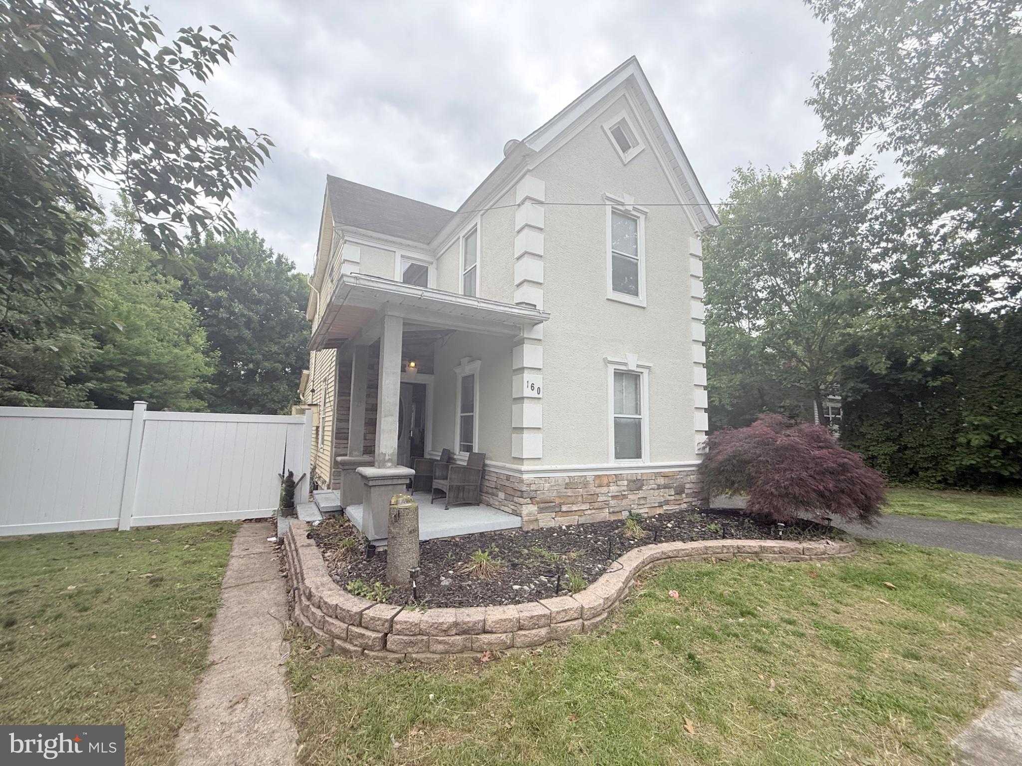 160 W LINCOLN STREET