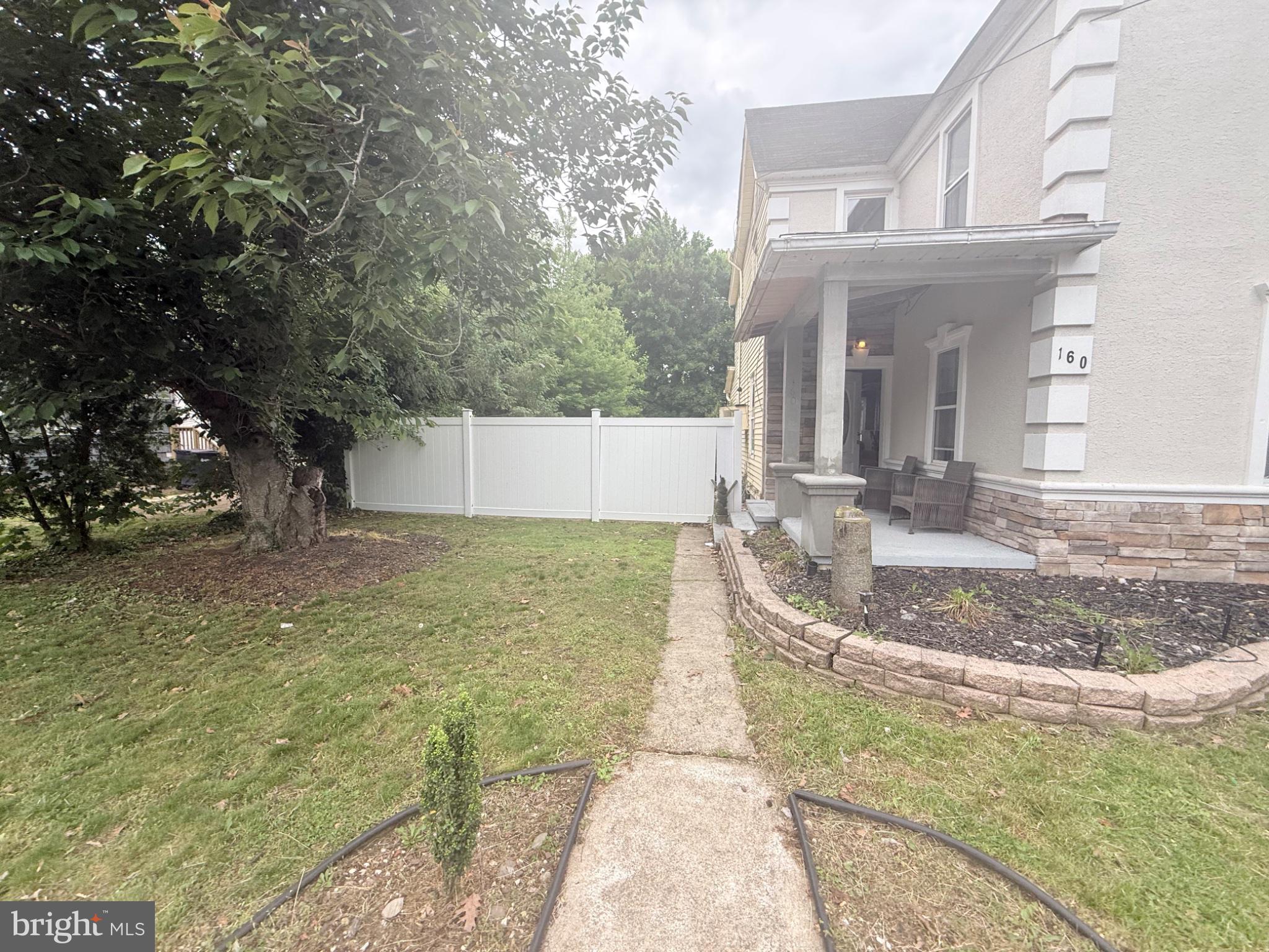160 W LINCOLN STREET