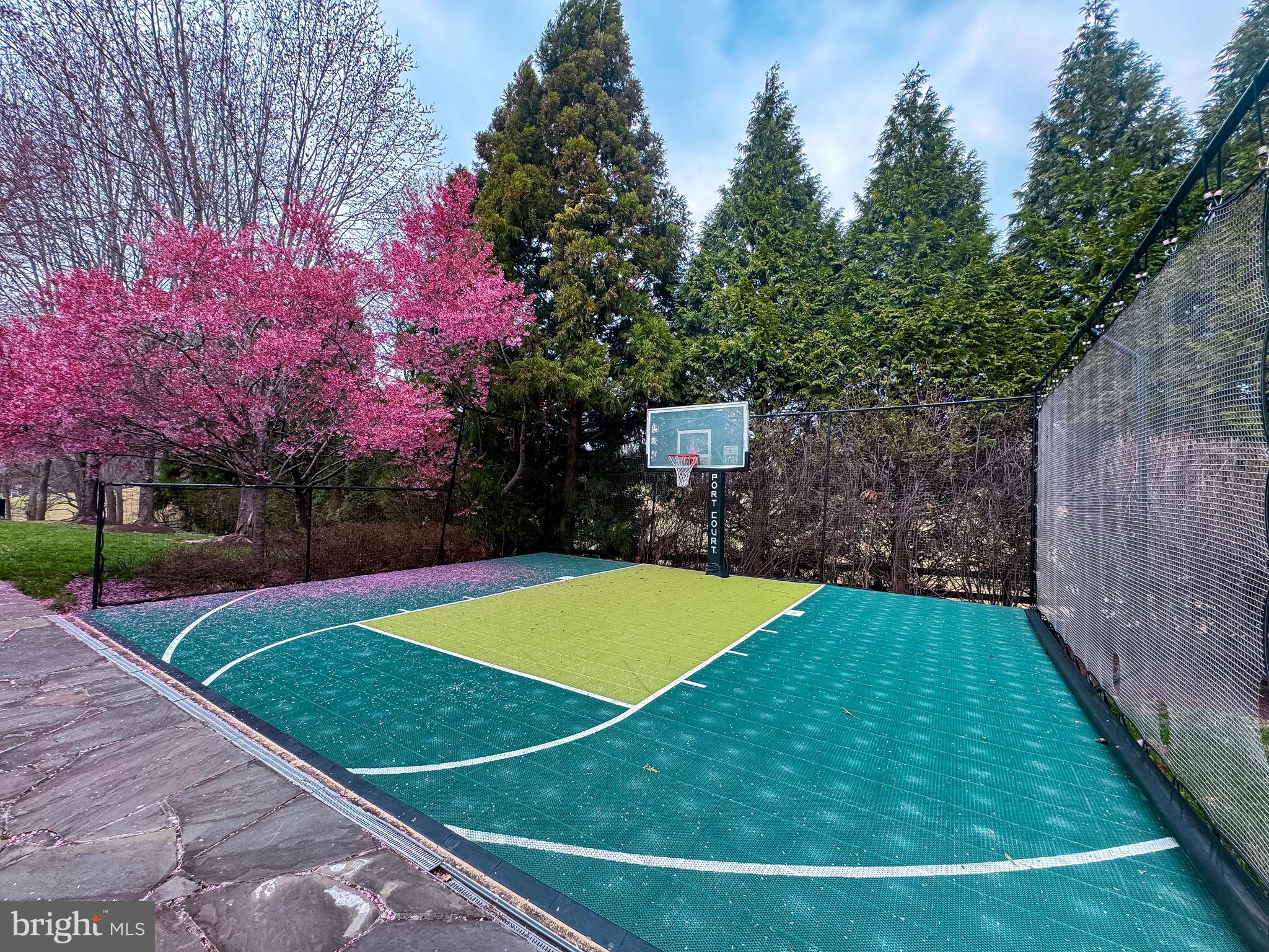 POTOMAC OUTSIDE - Residential