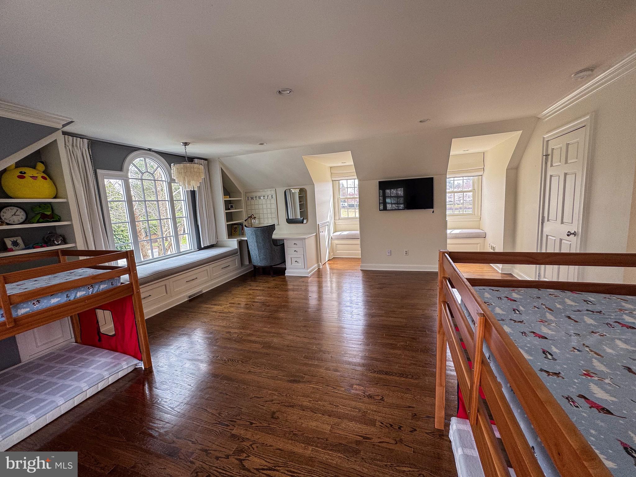 POTOMAC OUTSIDE - Residential