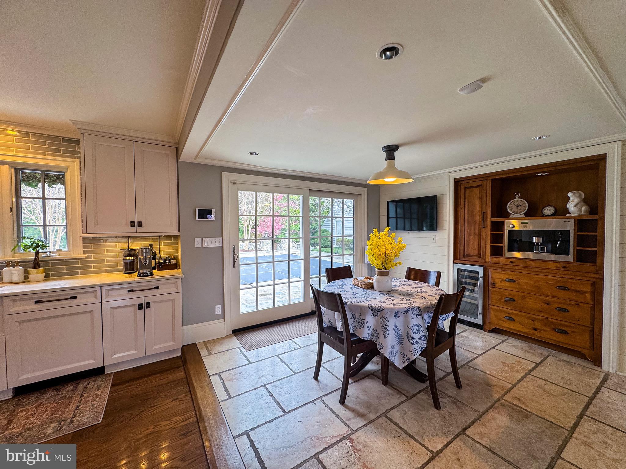 POTOMAC OUTSIDE - Residential