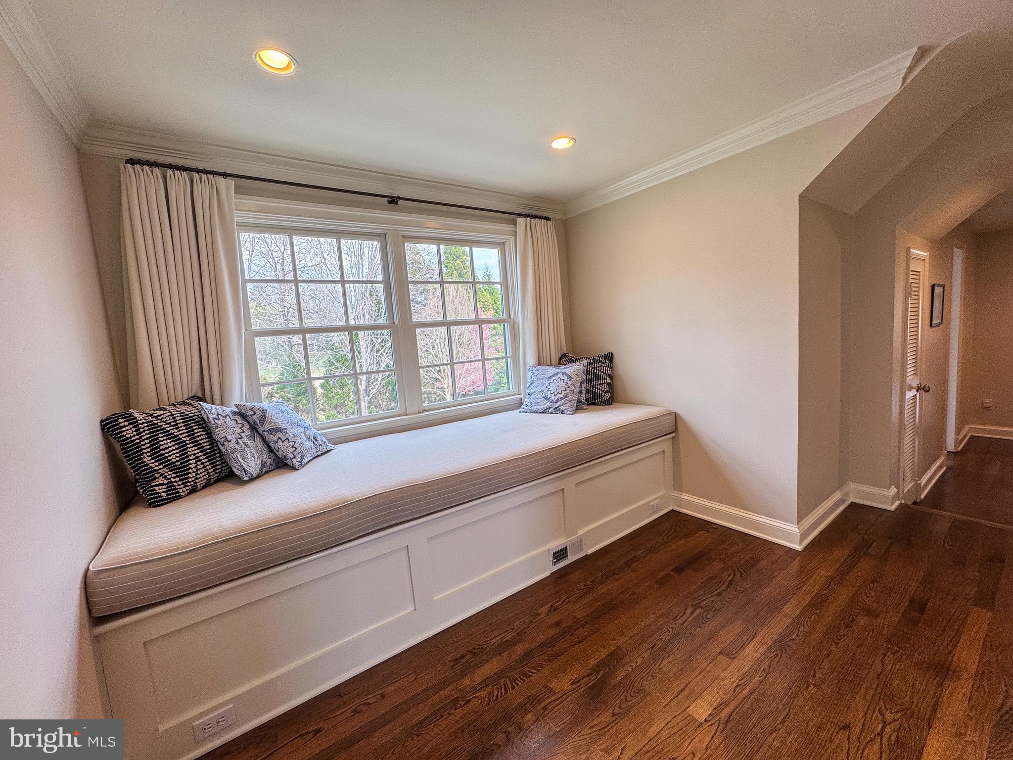 POTOMAC OUTSIDE - Residential