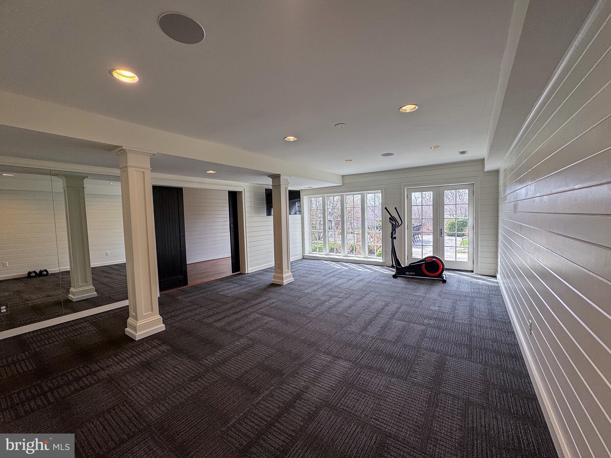 POTOMAC OUTSIDE - Residential