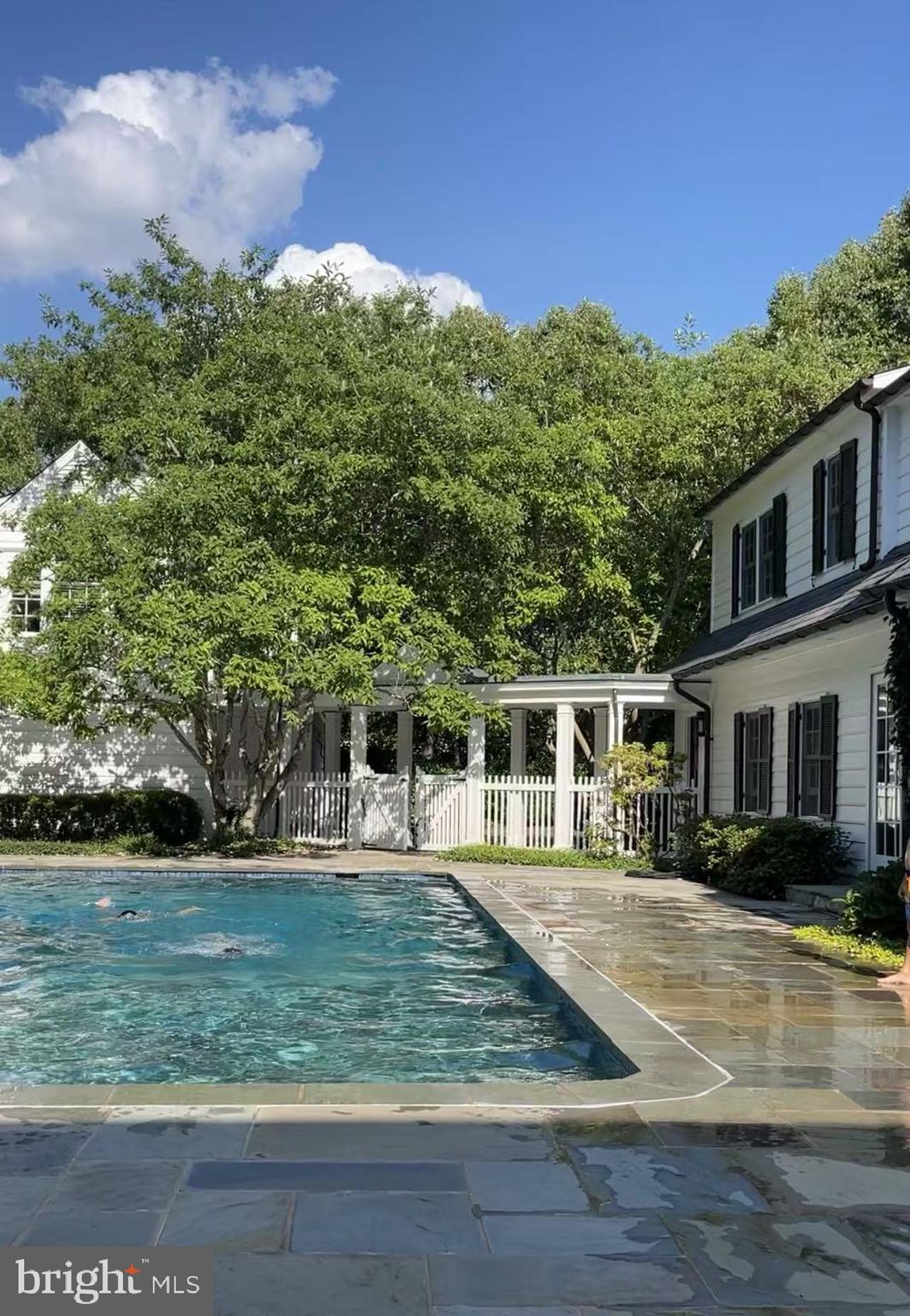 POTOMAC OUTSIDE - Residential