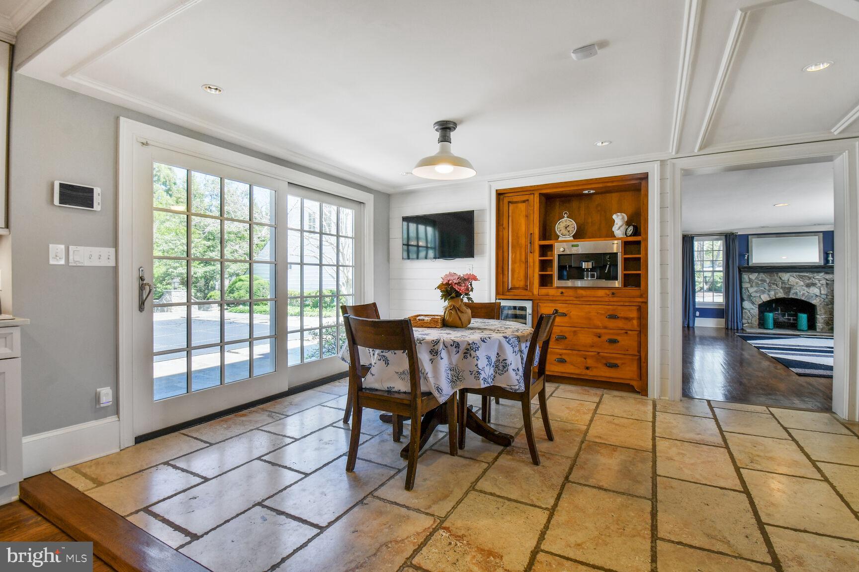 POTOMAC OUTSIDE - Residential