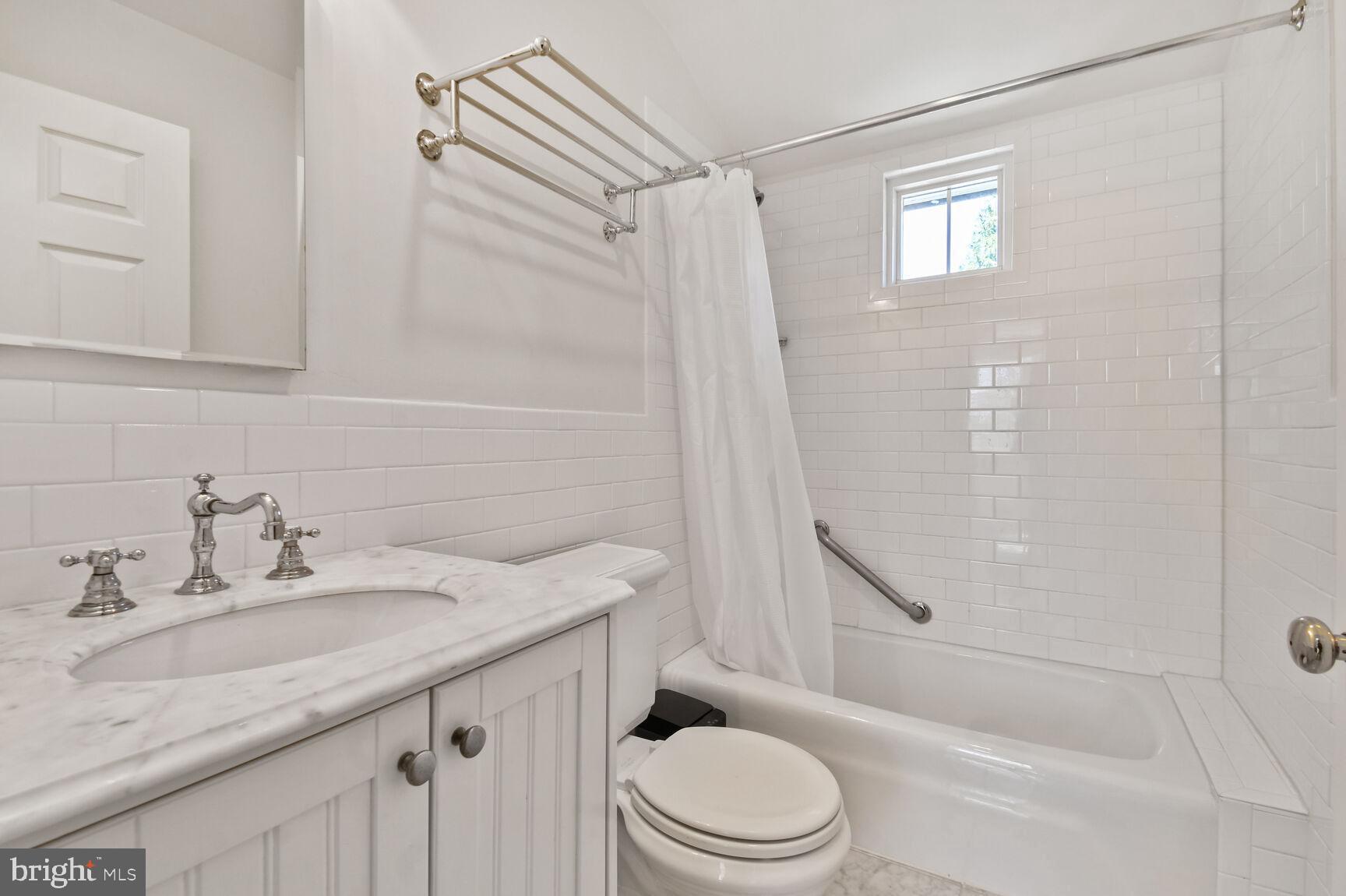 POTOMAC OUTSIDE - Residential