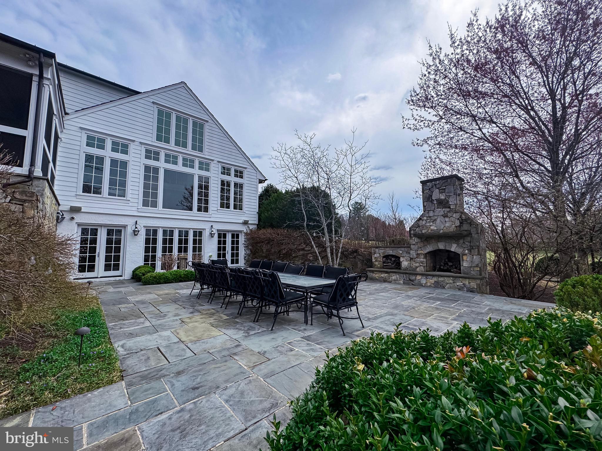 POTOMAC OUTSIDE - Residential