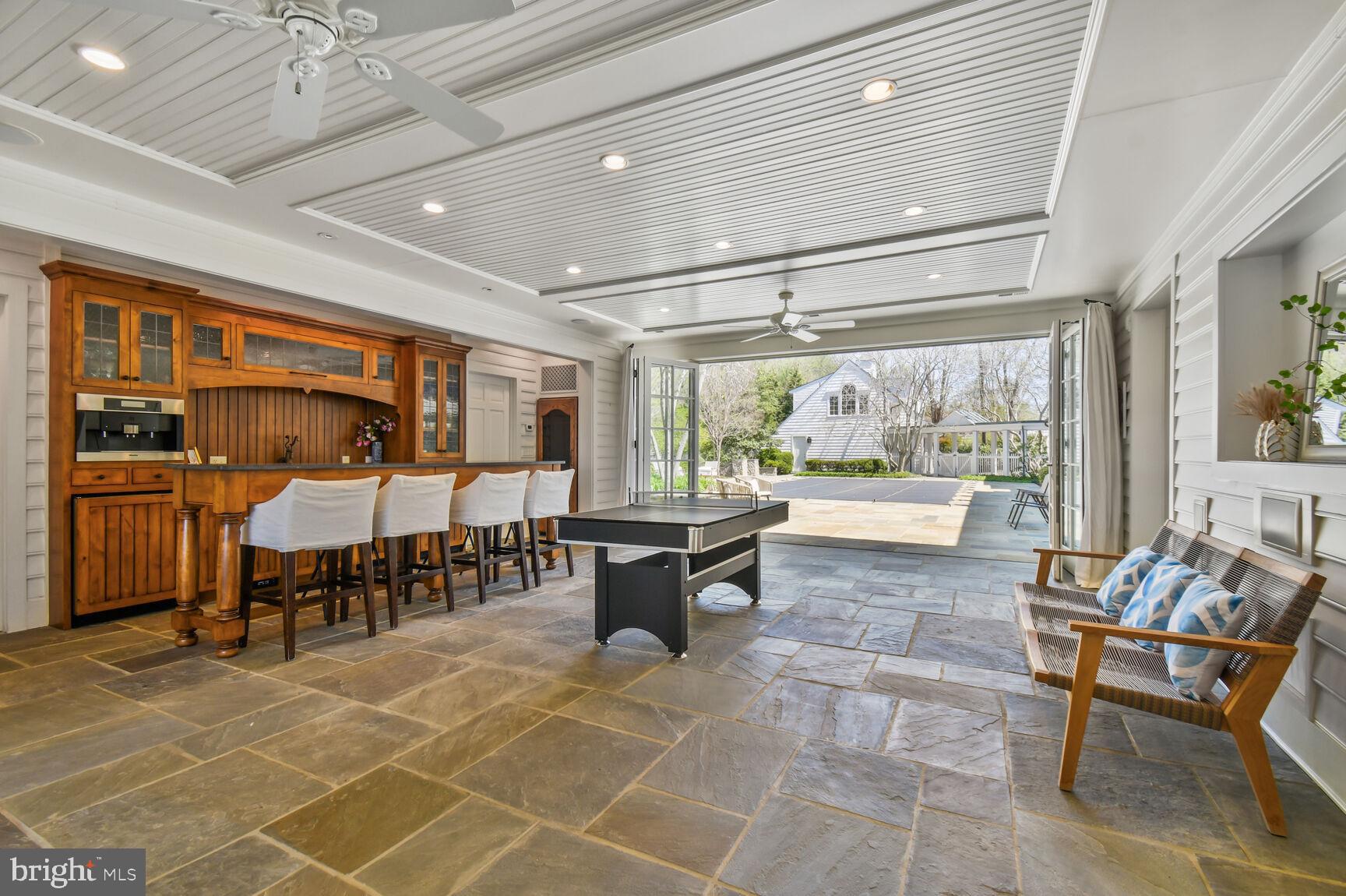 POTOMAC OUTSIDE - Residential