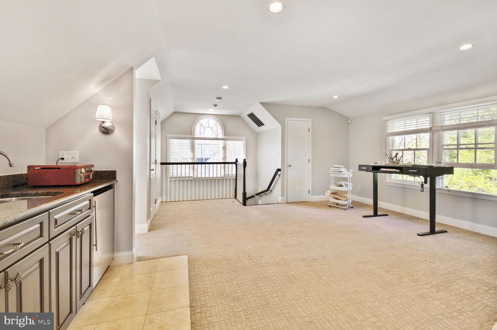 POTOMAC OUTSIDE - Residential