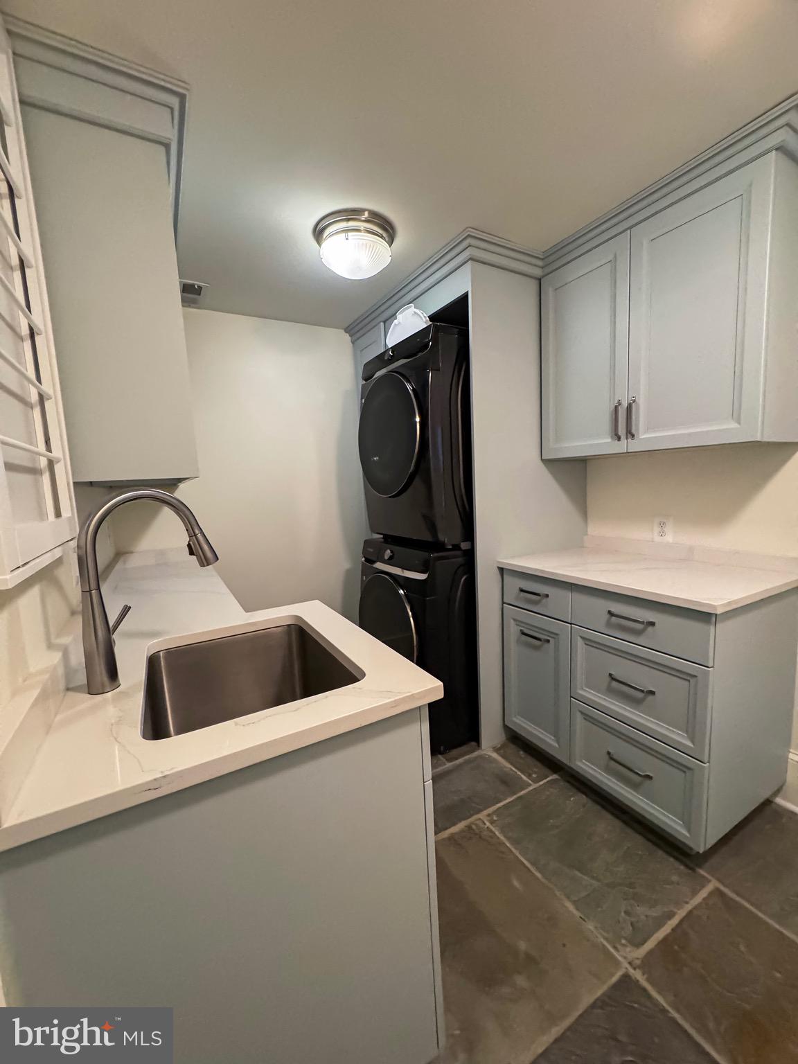 POTOMAC OUTSIDE - Residential