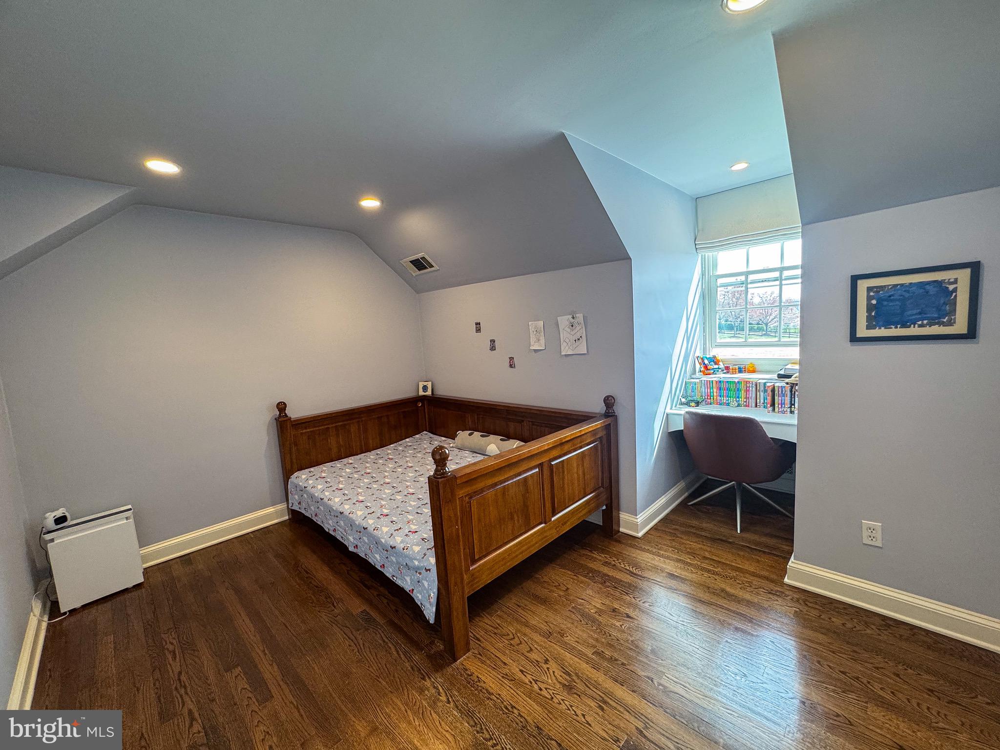 POTOMAC OUTSIDE - Residential