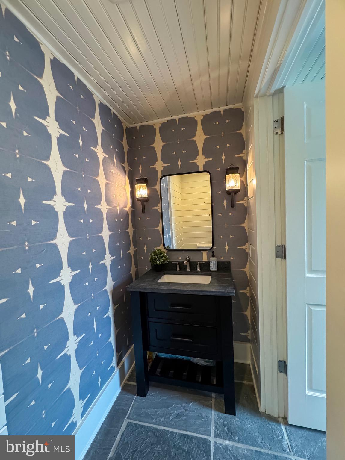 POTOMAC OUTSIDE - Residential