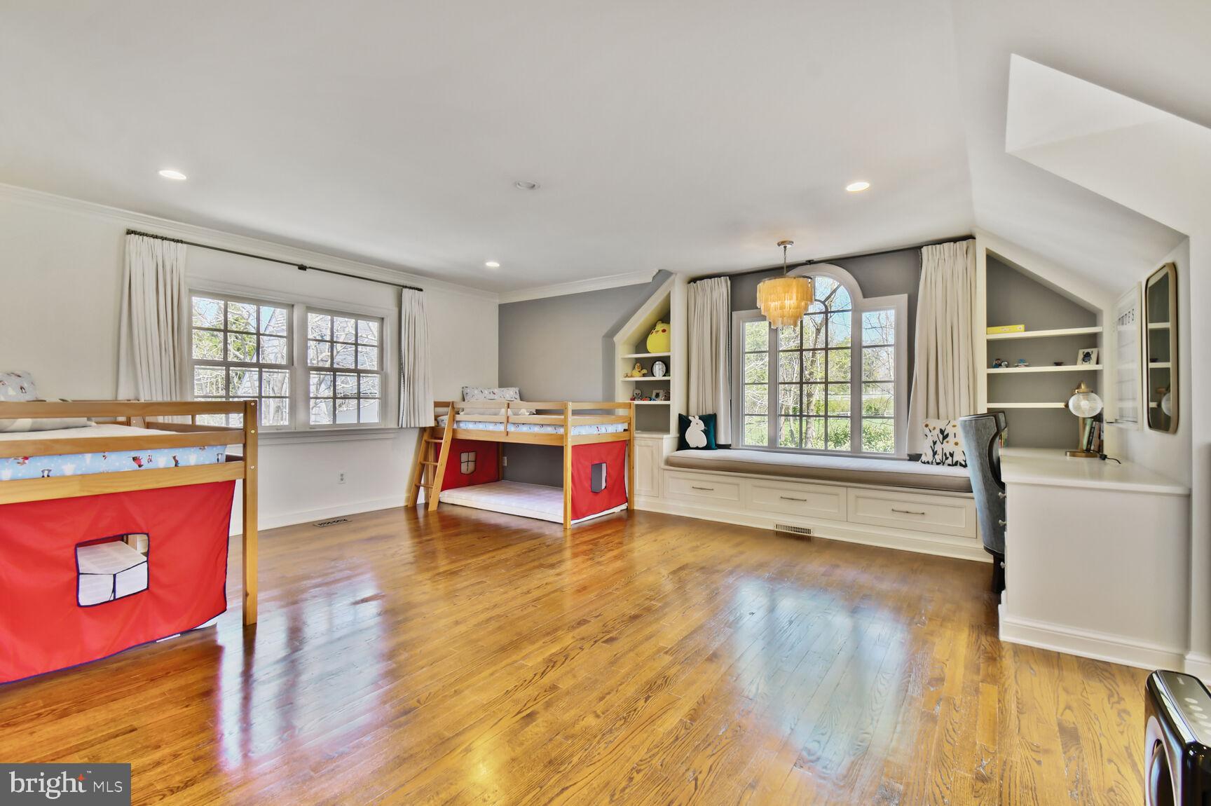 POTOMAC OUTSIDE - Residential