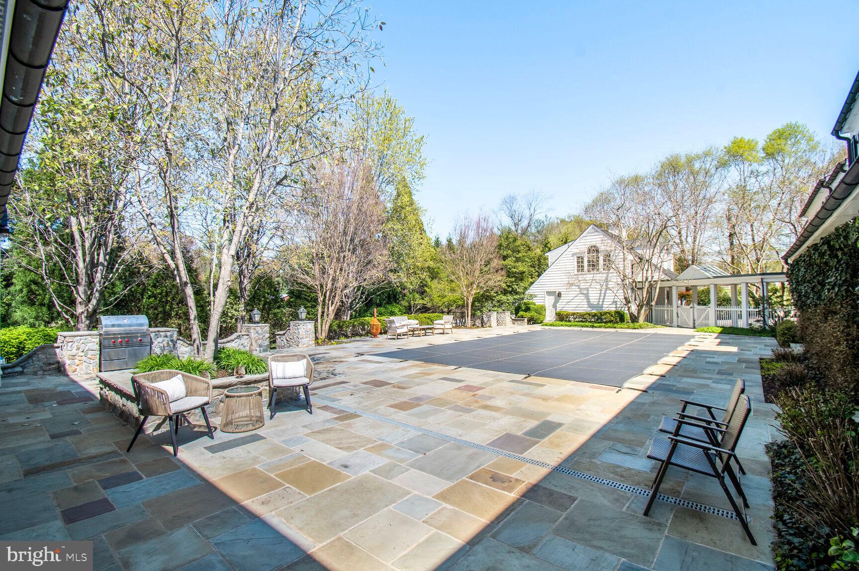 POTOMAC OUTSIDE - Residential