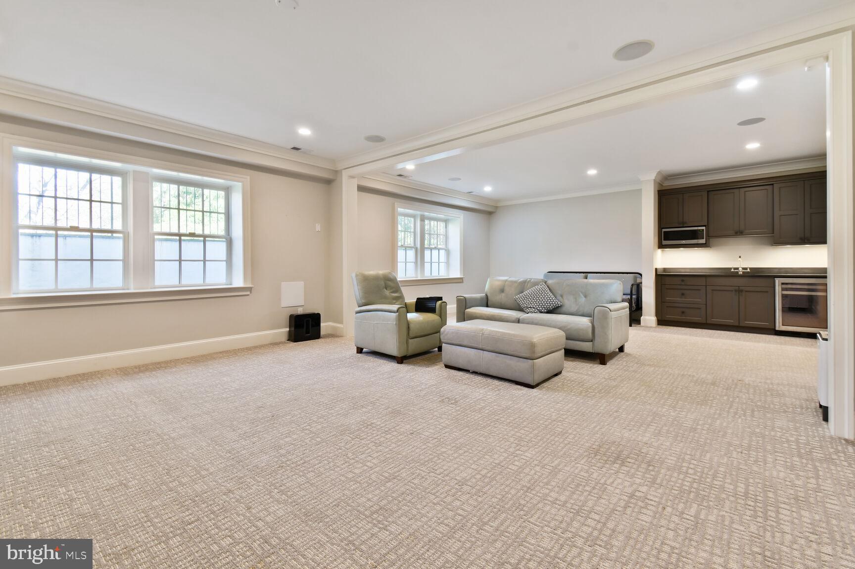 POTOMAC OUTSIDE - Residential