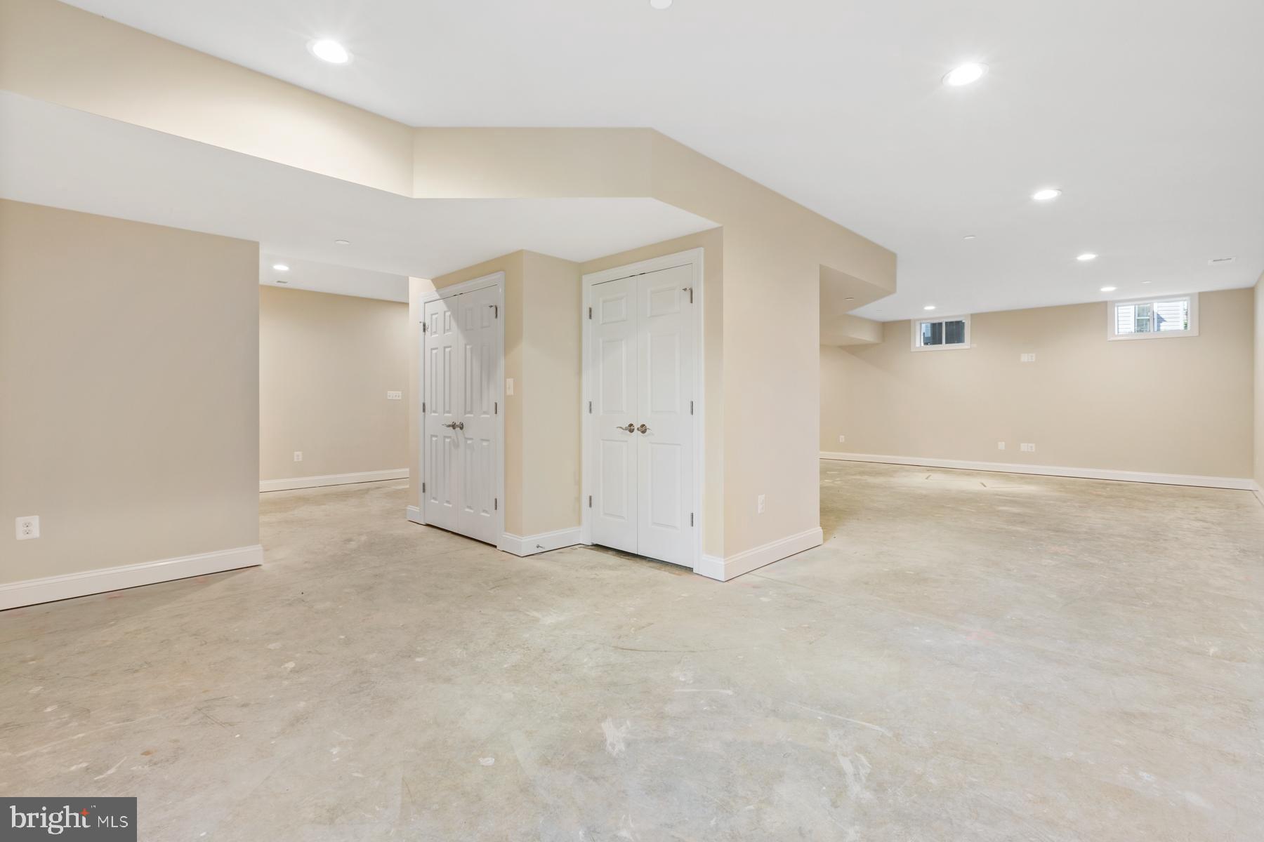 WATERS EDGE - Residential