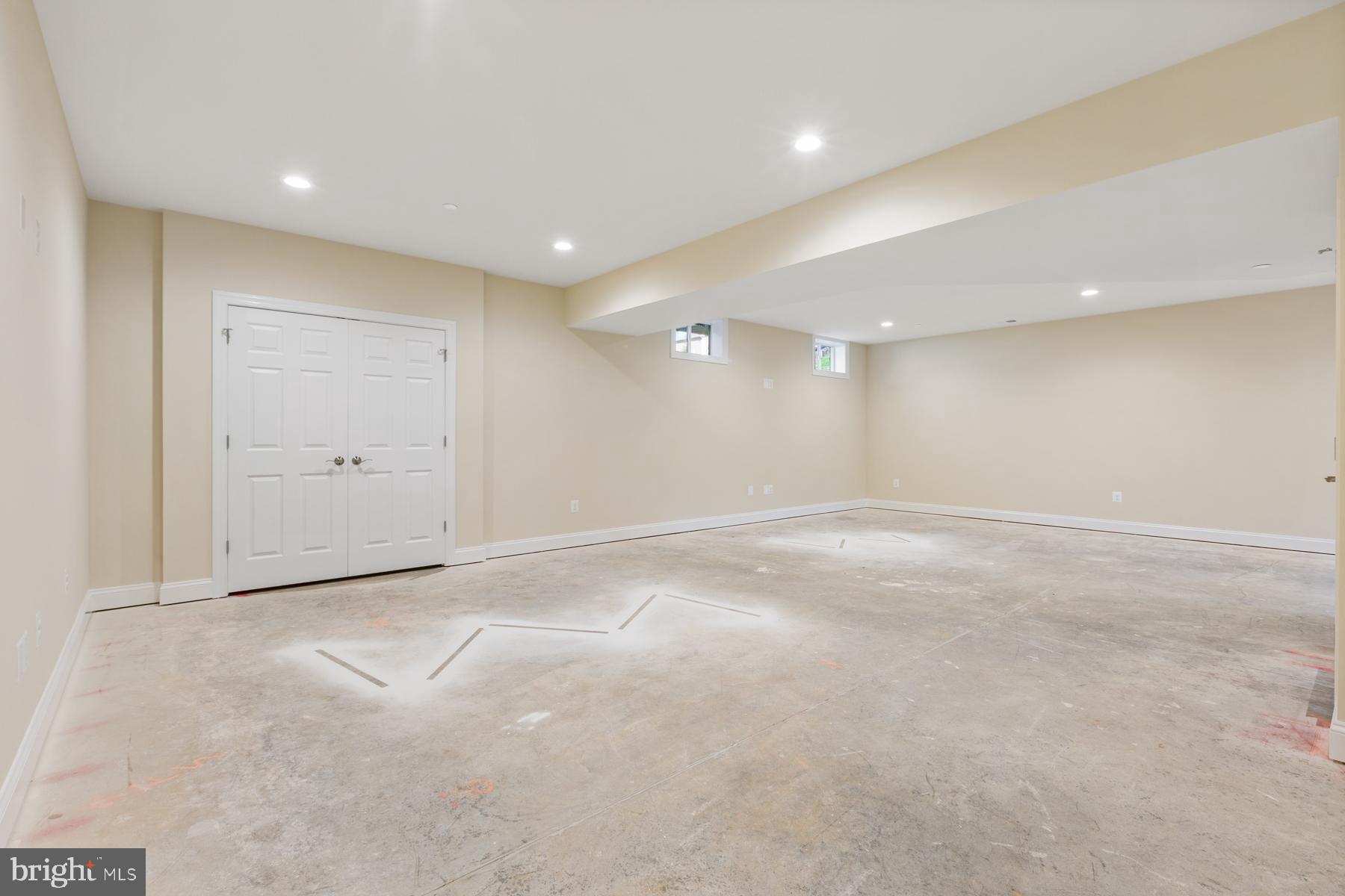 WATERS EDGE - Residential