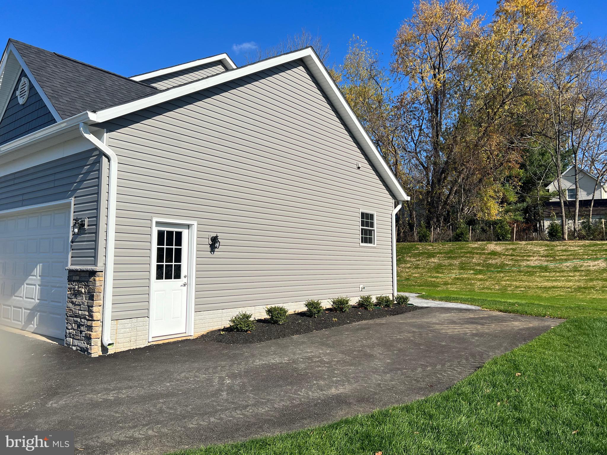 WATERS EDGE - Residential