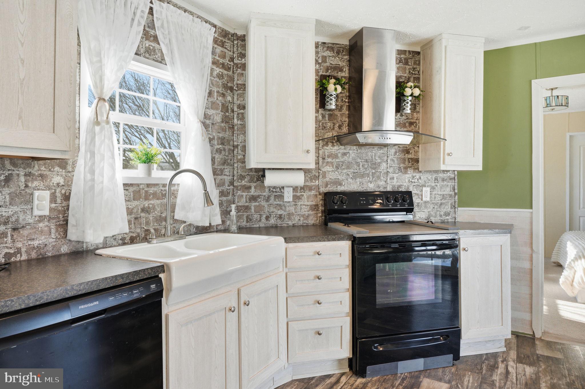 MURRAY MANOR II - Residential