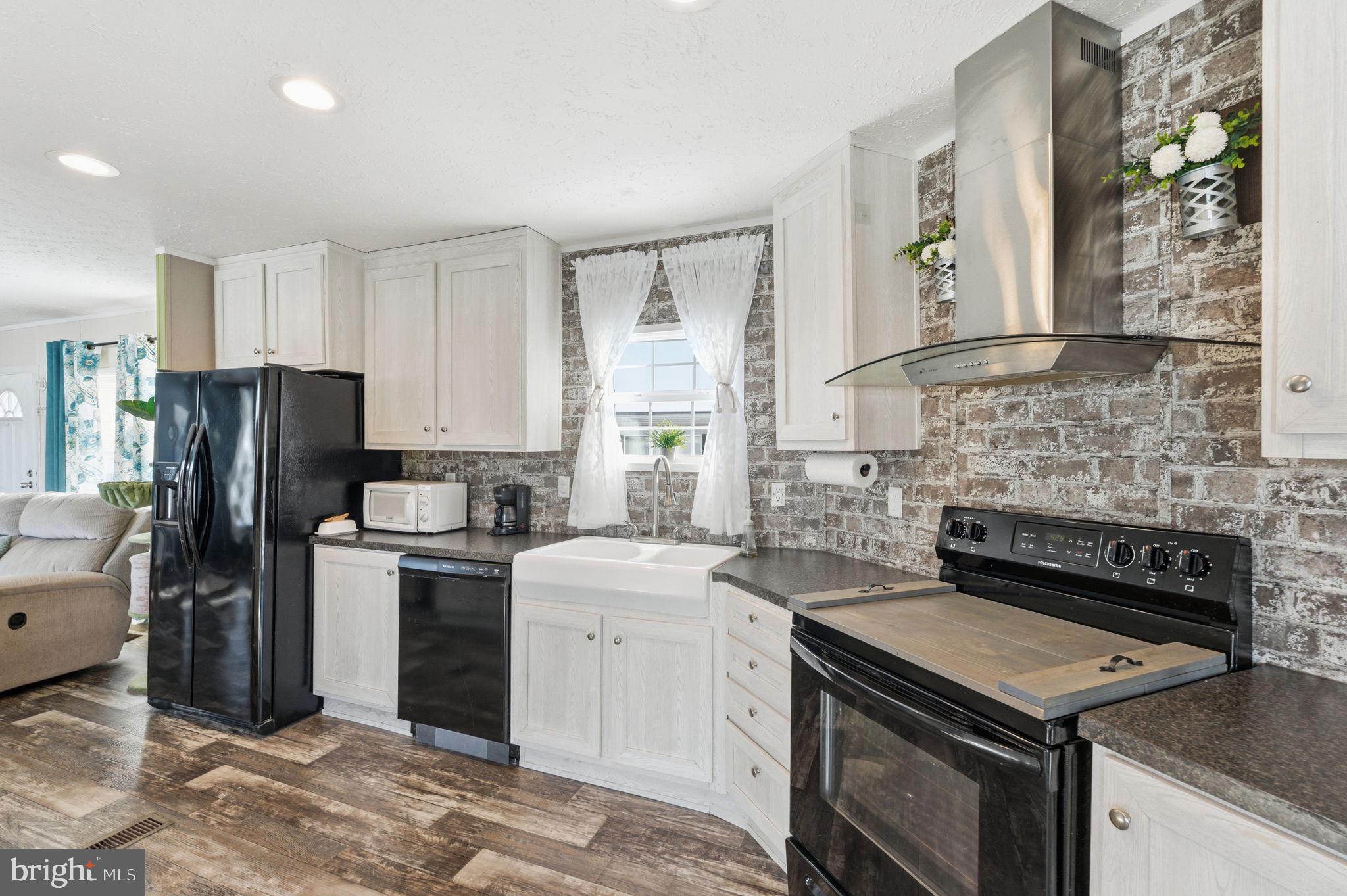 MURRAY MANOR II - Residential